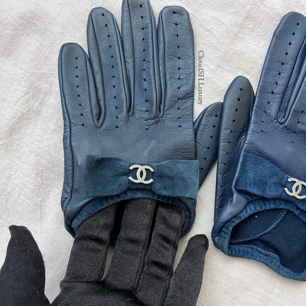 Auth Chanel Classic CC Logo Bow Dark Navy Leather Gloves - Size 7 (XS) - Picture 4 of 13